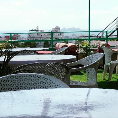 Krishna Stay Guest House Udaipur Bagian luar foto