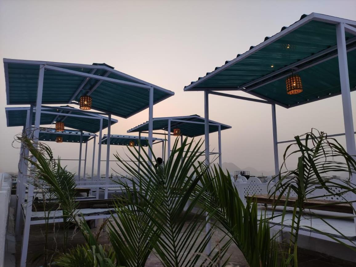 Krishna Stay Guest House Udaipur Bagian luar foto