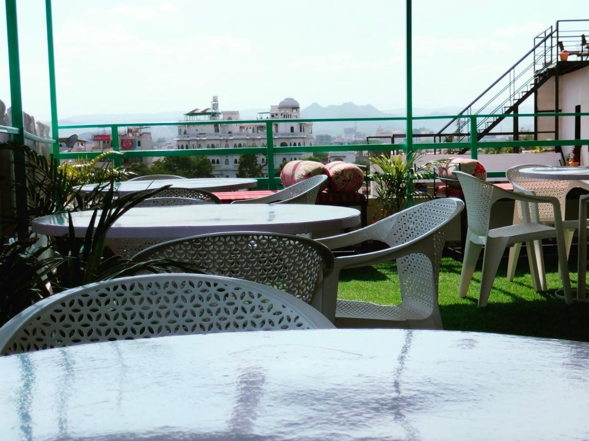 Krishna Stay Guest House Udaipur Bagian luar foto