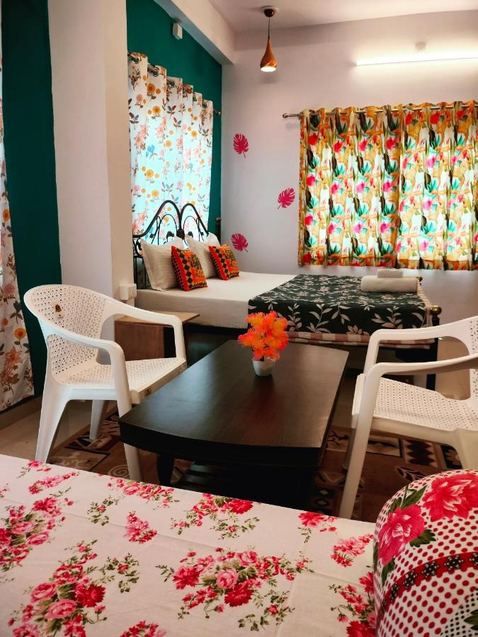 Krishna Stay Guest House Udaipur Bagian luar foto