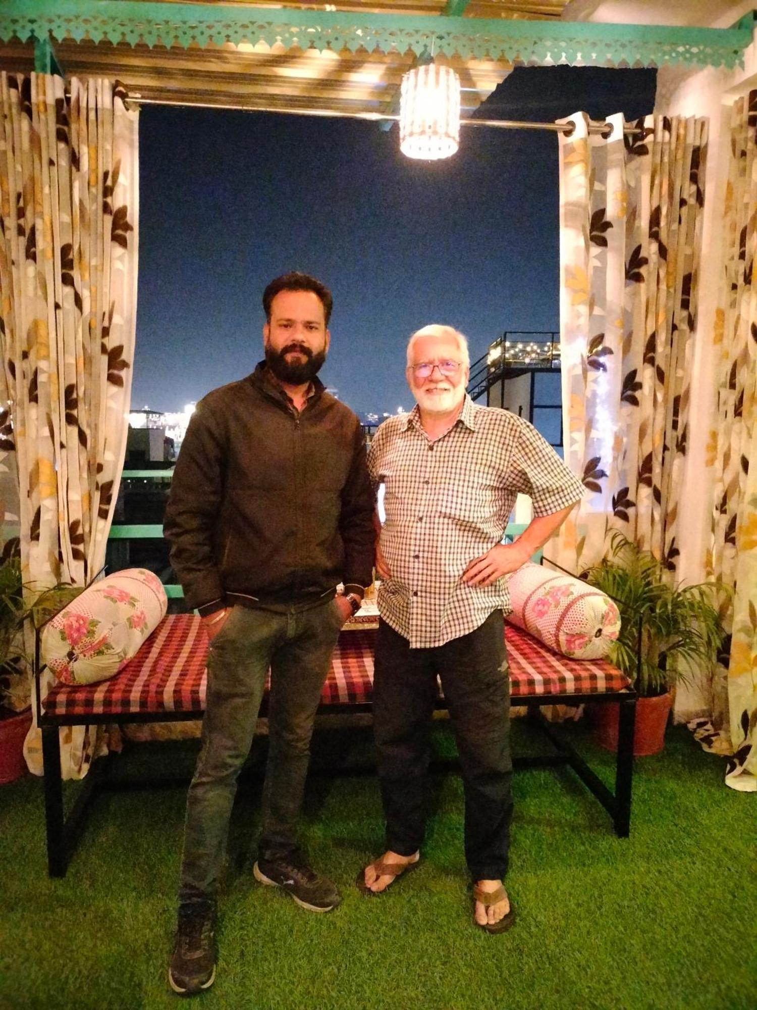 Krishna Stay Guest House Udaipur Bagian luar foto