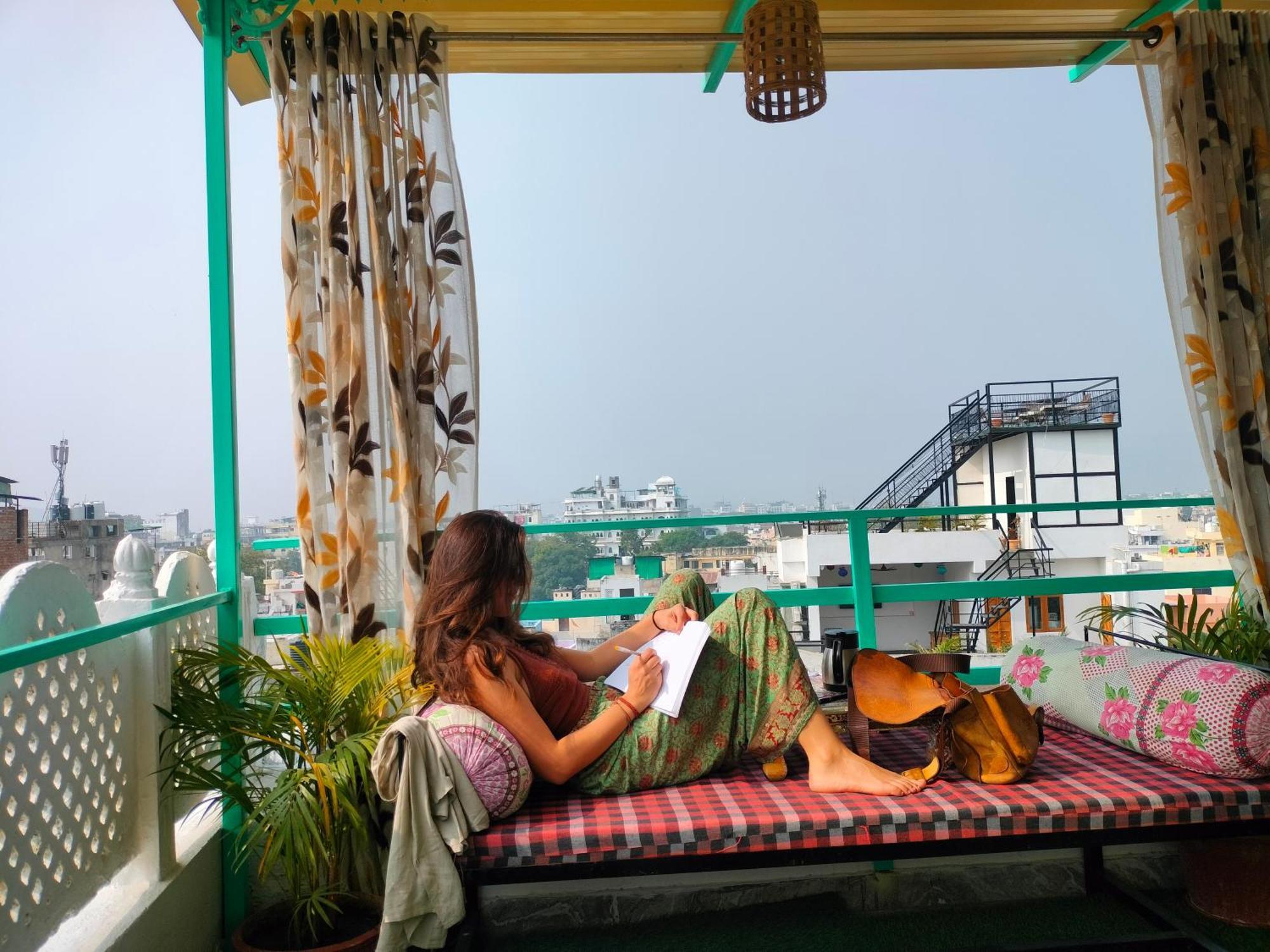 Krishna Stay Guest House Udaipur Bagian luar foto