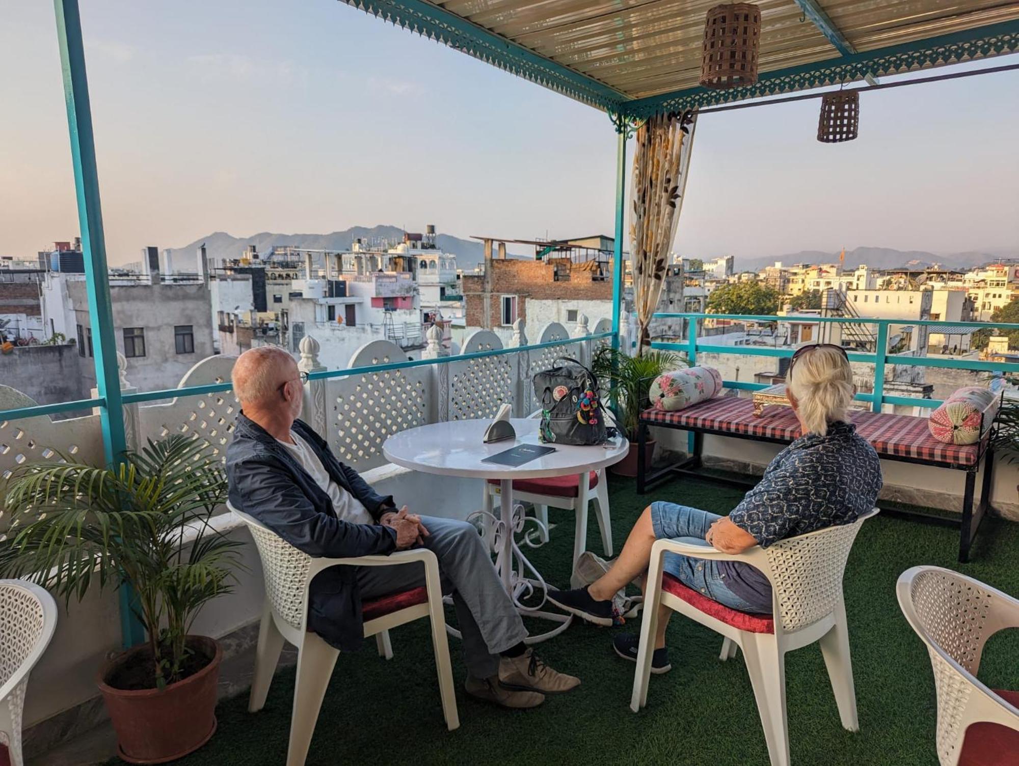 Krishna Stay Guest House Udaipur Bagian luar foto