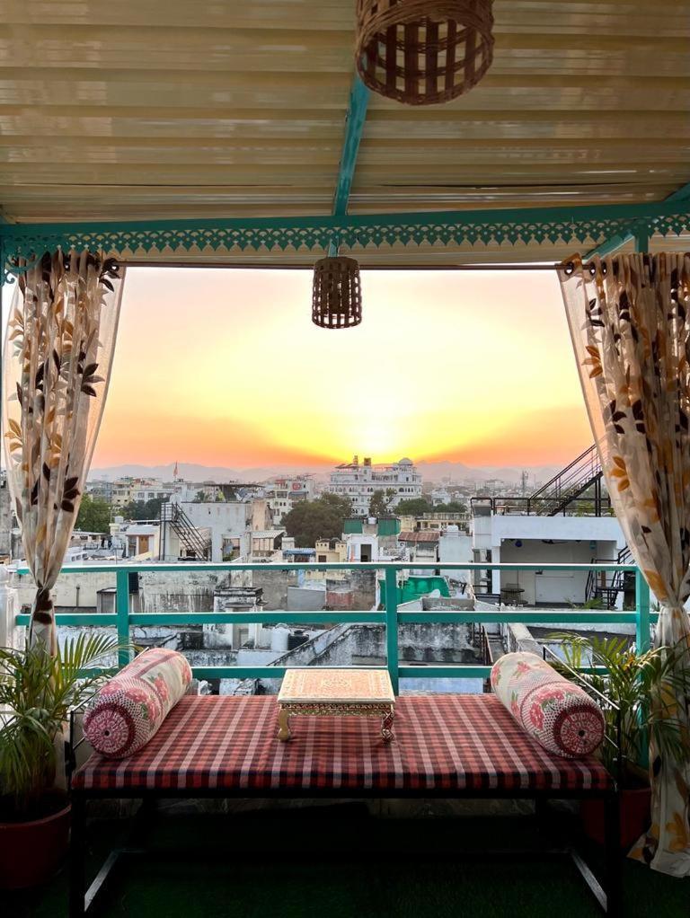 Krishna Stay Guest House Udaipur Bagian luar foto