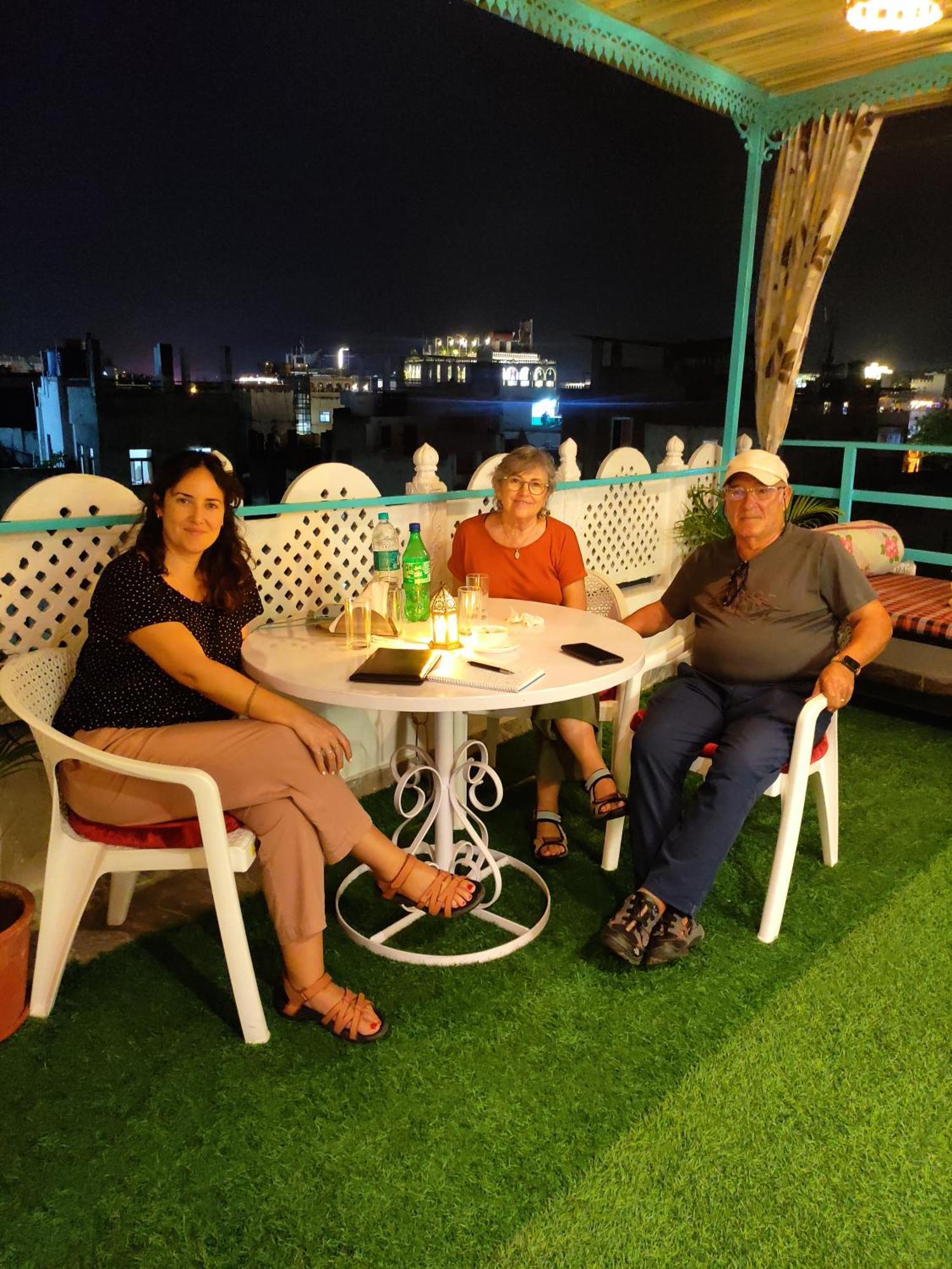 Krishna Stay Guest House Udaipur Bagian luar foto