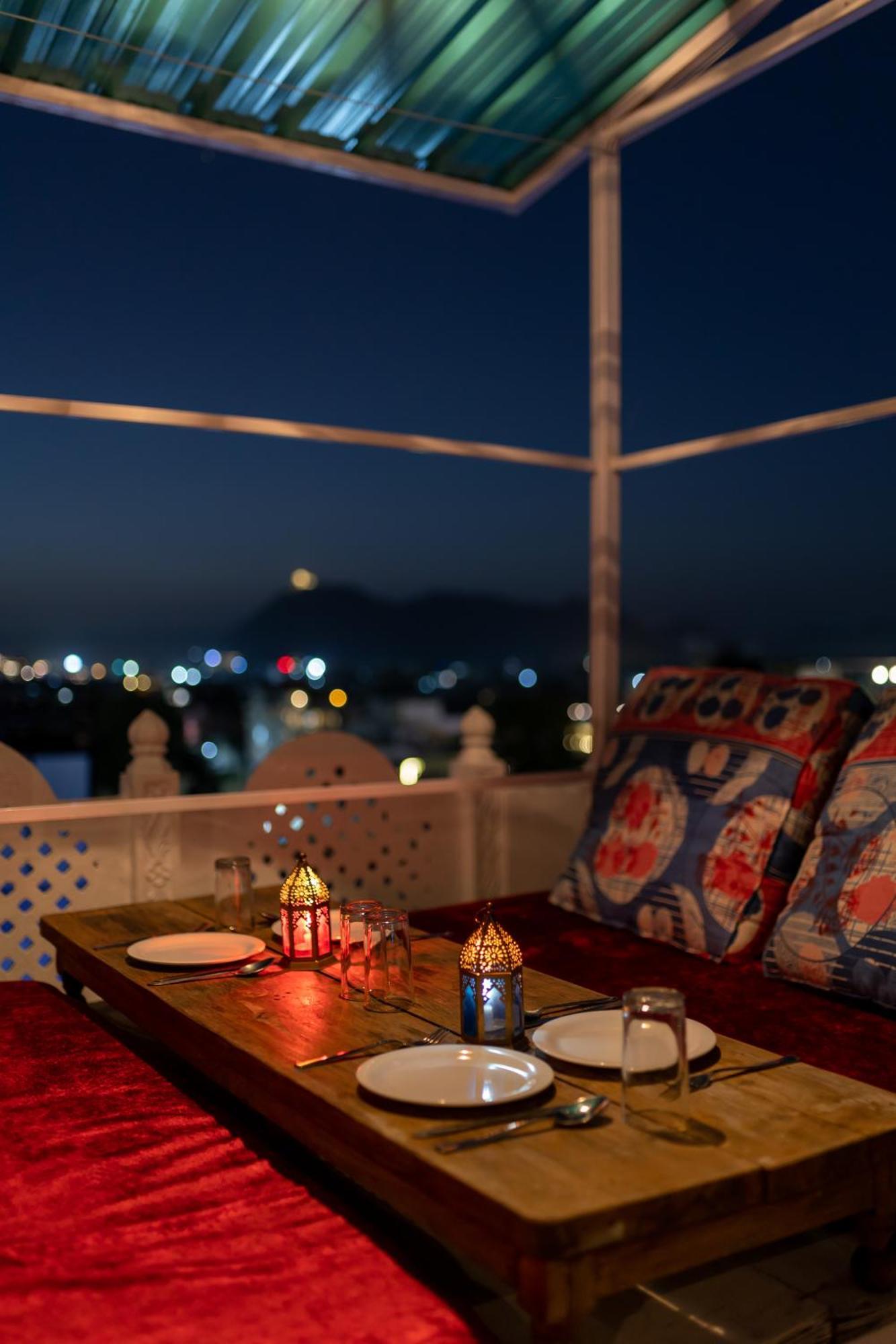 Krishna Stay Guest House Udaipur Bagian luar foto