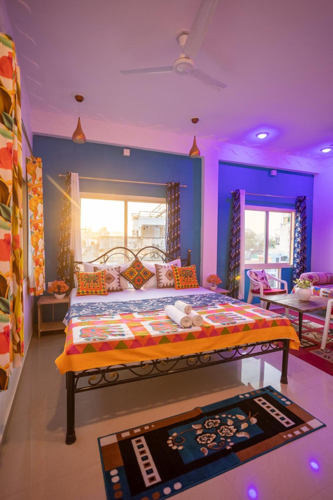 Krishna Stay Guest House Udaipur Bagian luar foto
