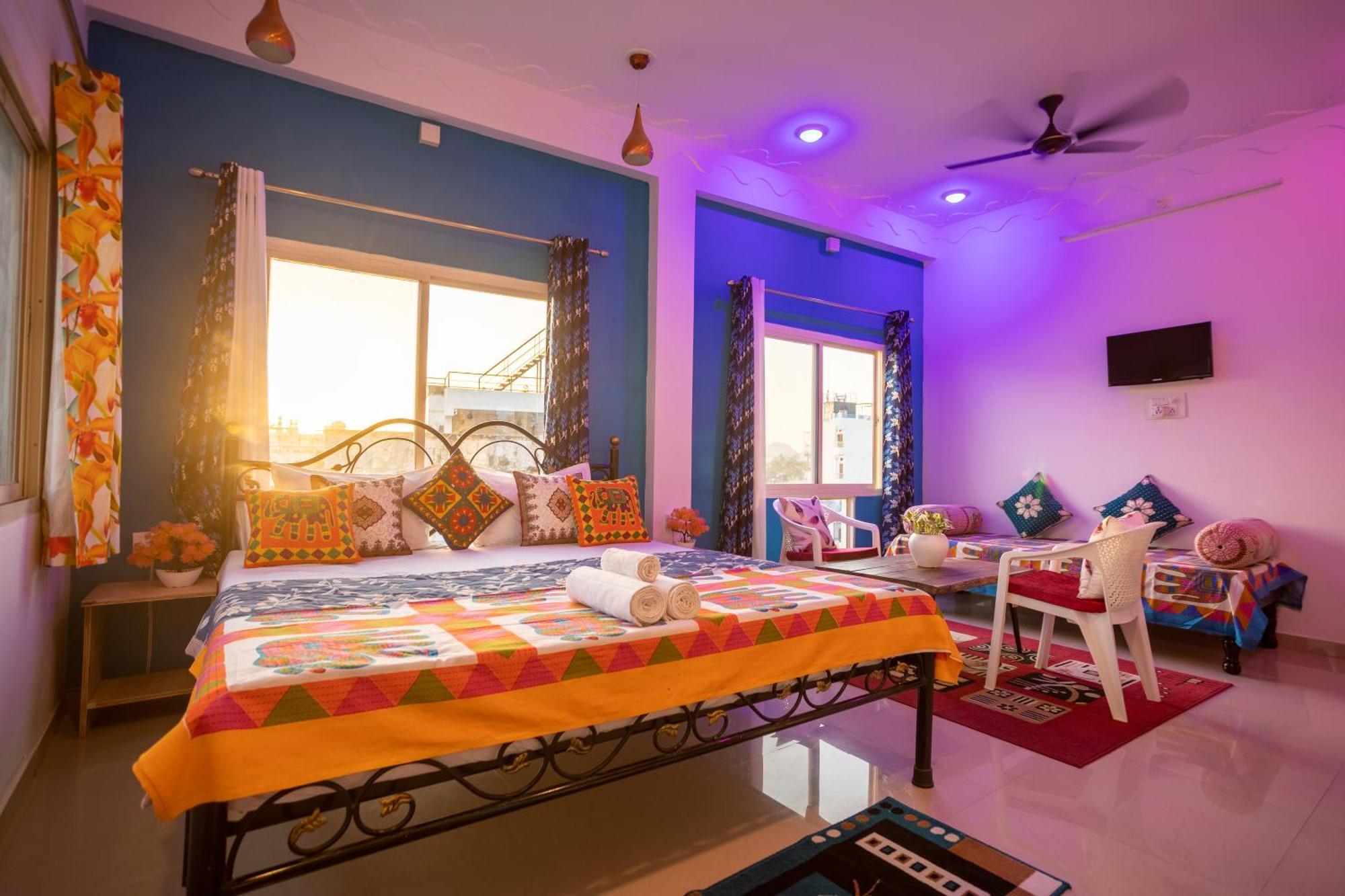 Krishna Stay Guest House Udaipur Bagian luar foto