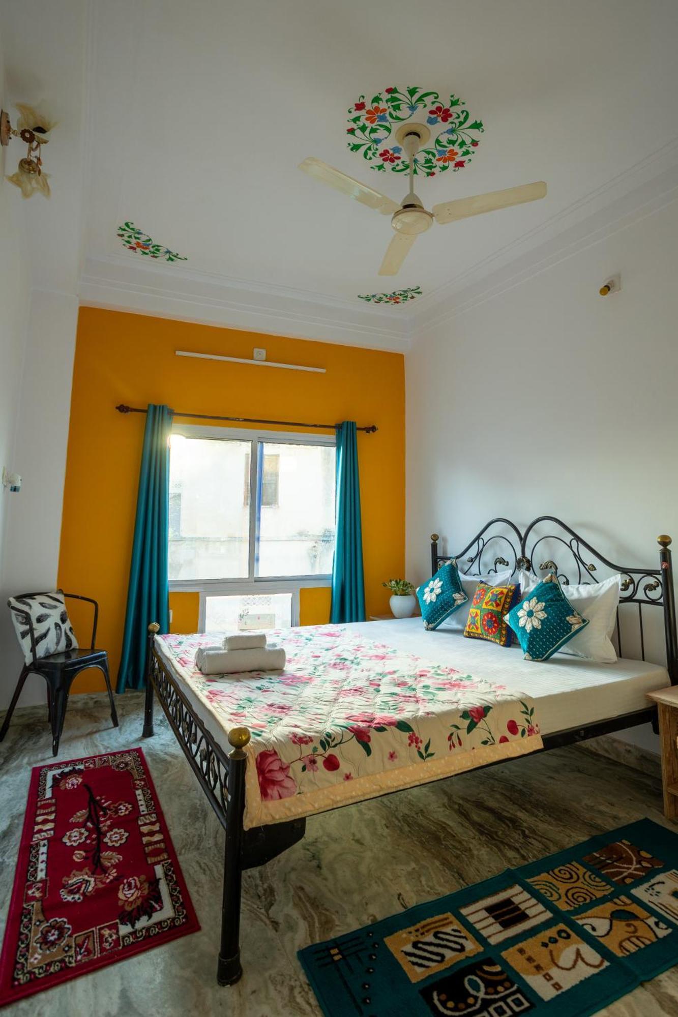 Krishna Stay Guest House Udaipur Bagian luar foto