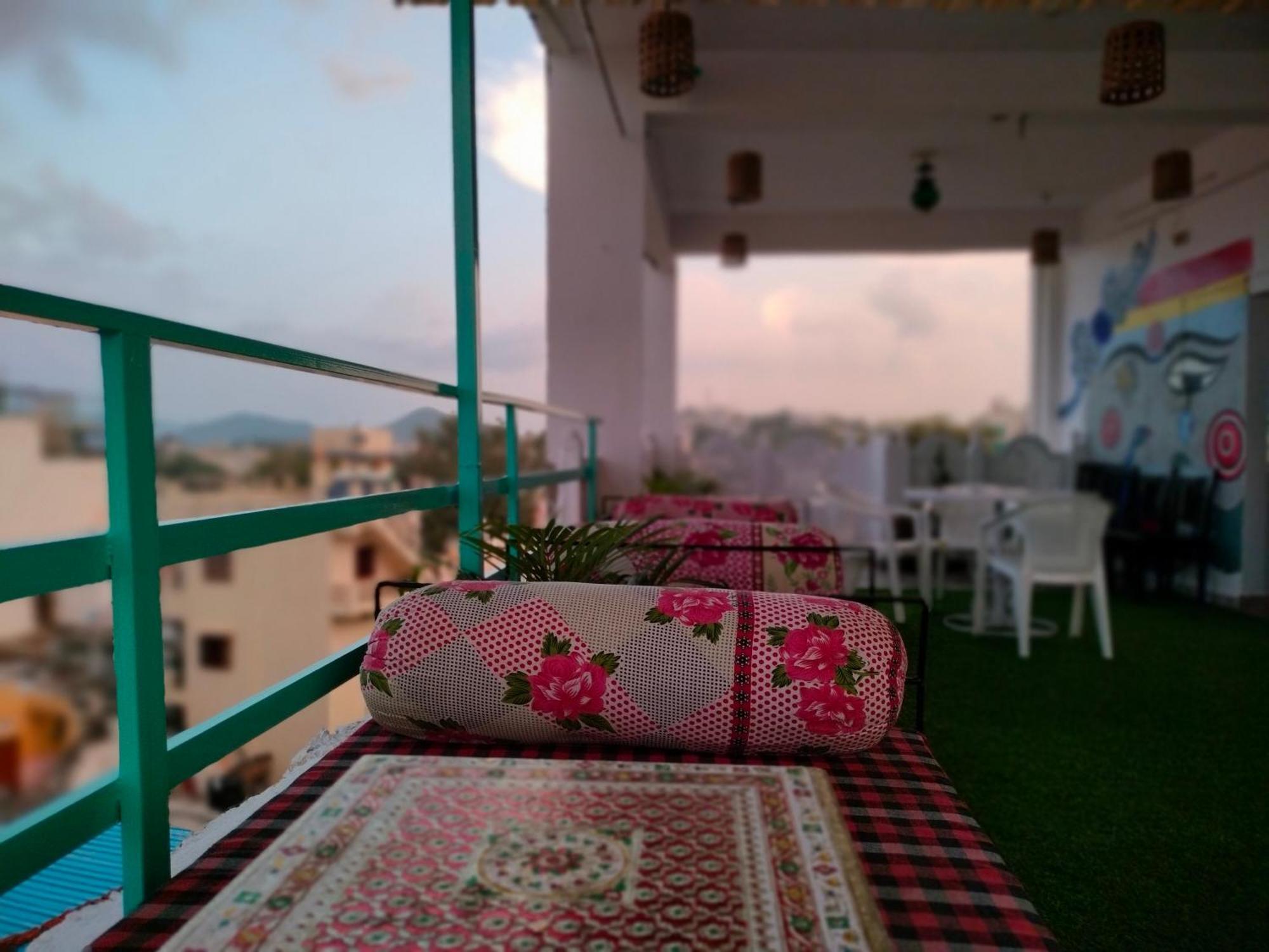 Krishna Stay Guest House Udaipur Bagian luar foto