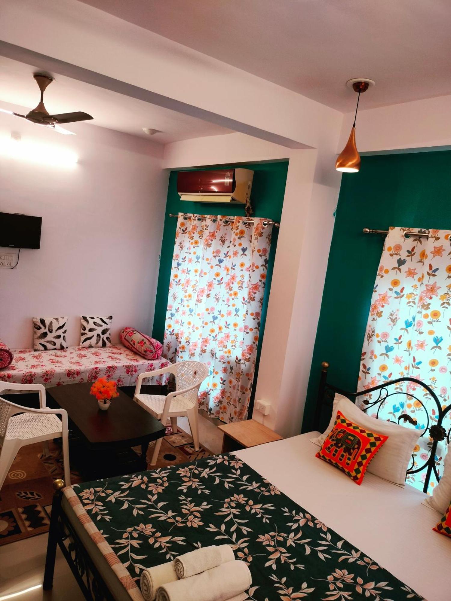 Krishna Stay Guest House Udaipur Ruang foto